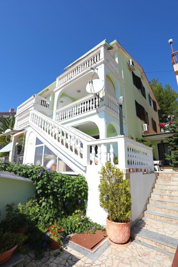 Greenhouse Family Apartments 拉巴克 外观 照片