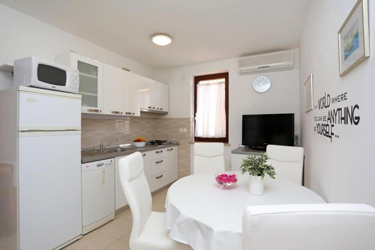 Greenhouse Family Apartments 拉巴克 外观 照片
